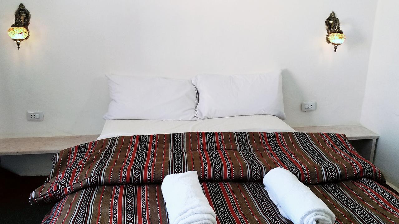 Petra Bedouin Bed And Breakfast Wadi Musa Exteriör bild