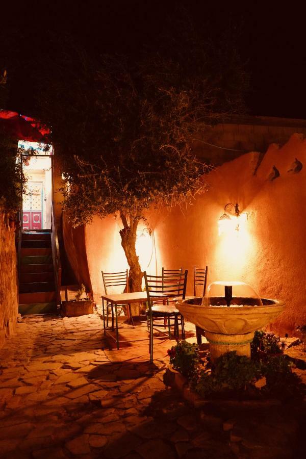 Petra Bedouin Bed And Breakfast Wadi Musa Exteriör bild